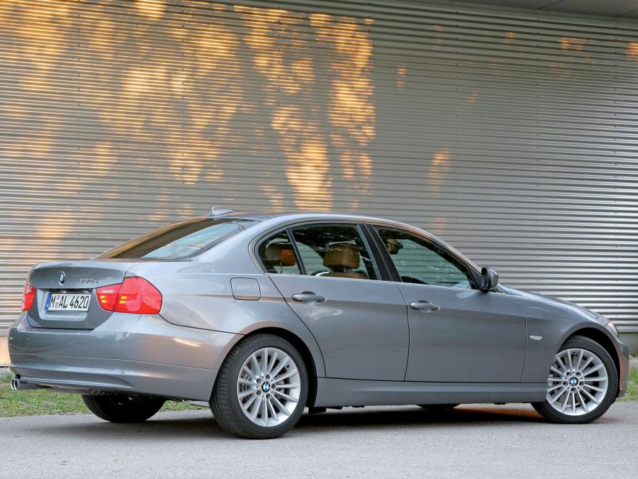  BMW 330d Sedan 2008 года  (фото 3 из 16)